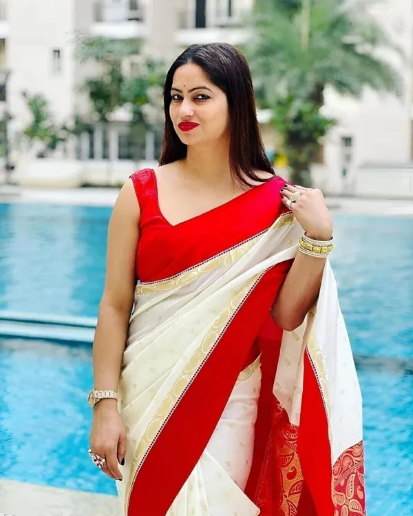 Weaver_Store_Woven_Banarasi_Art_Silk_Saree_(White)