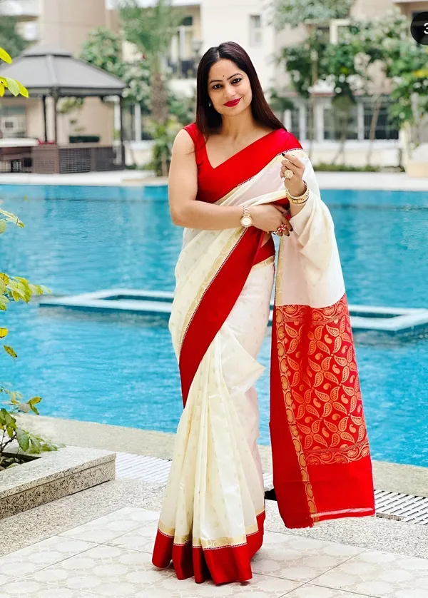 Weaver_Store_Woven_Banarasi_Art_Silk_Saree_(White)