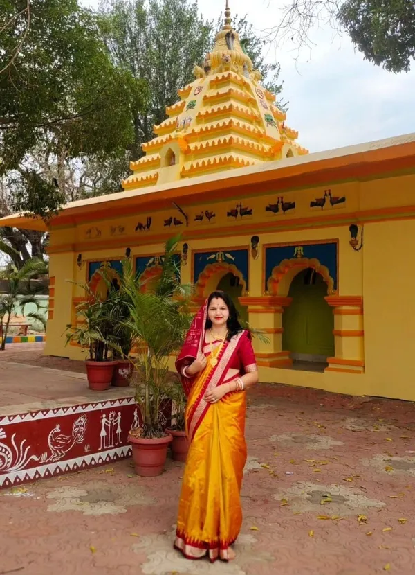 Weaver_Store_Woven_Banarasi_Art_Silk_Saree_(Mustard)