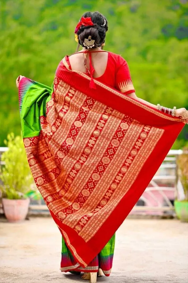 Weaver_Store_Woven_Banarasi_Art_Silk_Saree_(Green)
