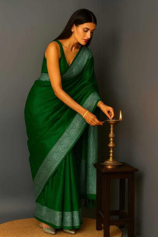Weaver_Store_Woven_Banarasi_Art_Silk_Saree_(Green)
