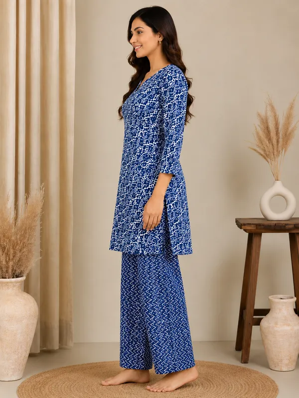 Women's_Blue_Floral_Printed_Kurta_with_Palazzo_Set