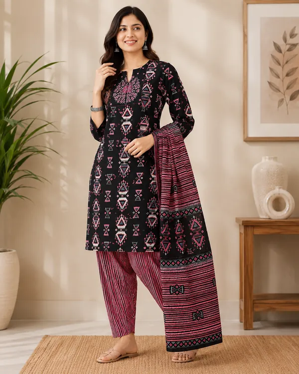 Women_Black_&_Pink_Printed_Kurta_Pant_Dupatta_Set