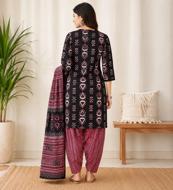 Women_Black_&_Pink_Printed_Kurta_Pant_Dupatta_Set