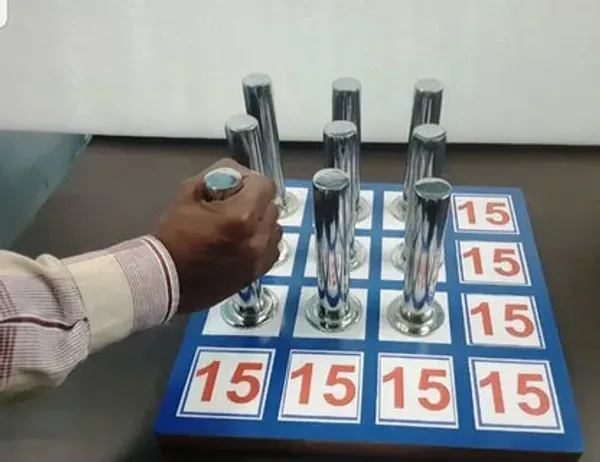 Magnetic_Peg_Board_9_Peg_Magic_Square_Puzzle