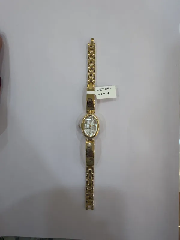 Gold_Metal_Oval_Dial_Analog_Wristwatch_for_Women