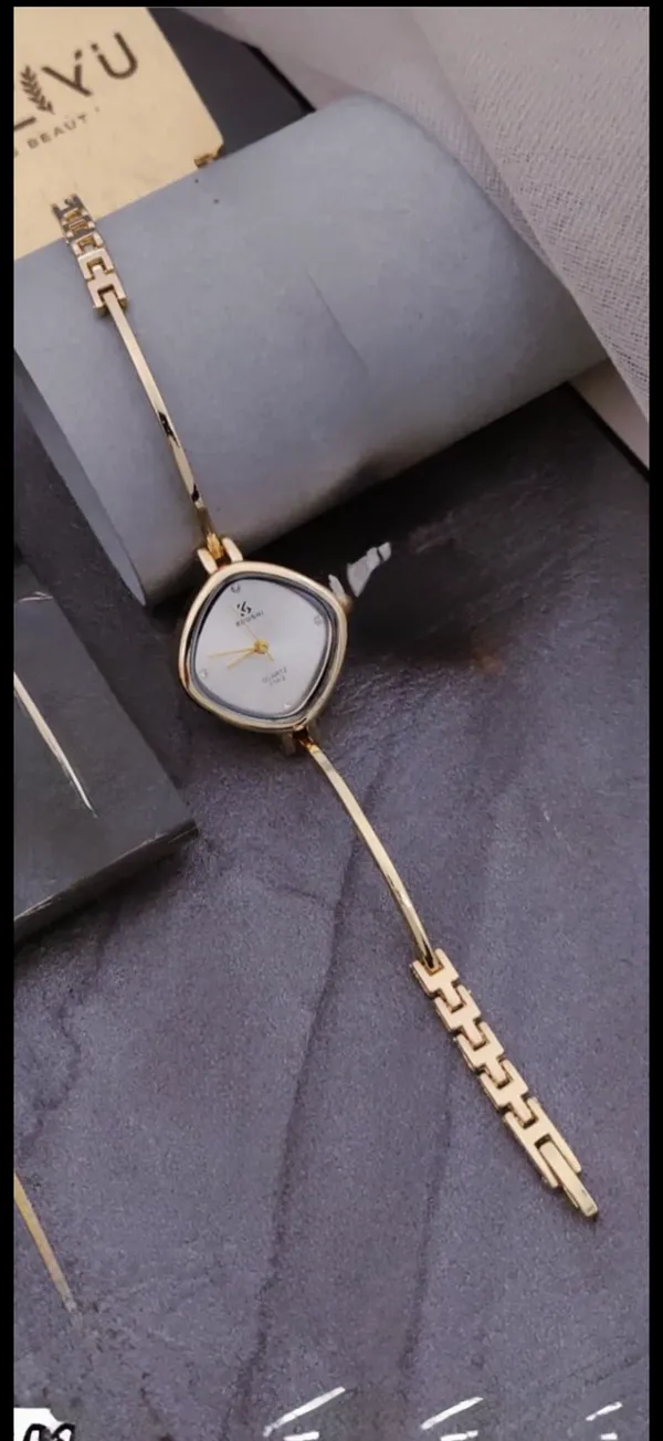 Gold_Tone_Metal_Analog_Watch_for_Women
