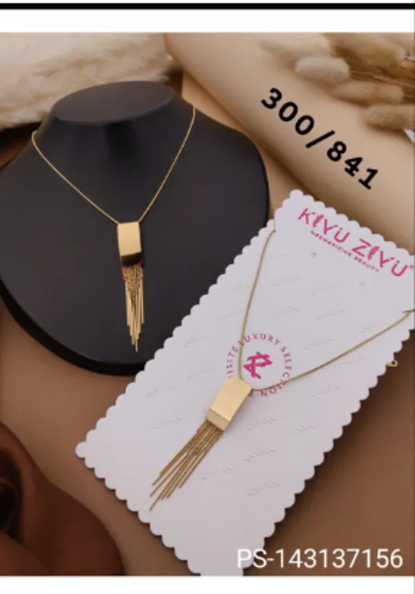 Gold_Tone_Geometric_Pendant_Necklace_for_Women