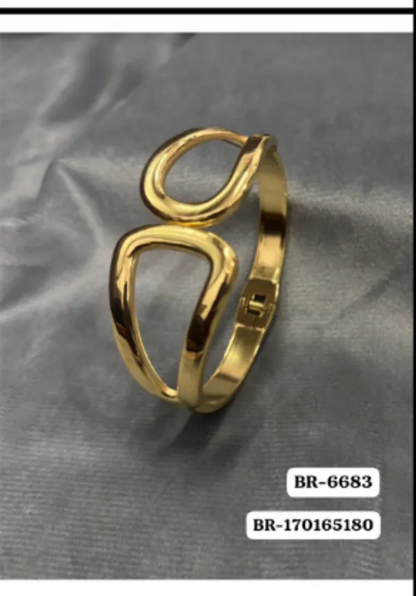 Gold_Tone_Geometric_Open_Braclet_for_Women