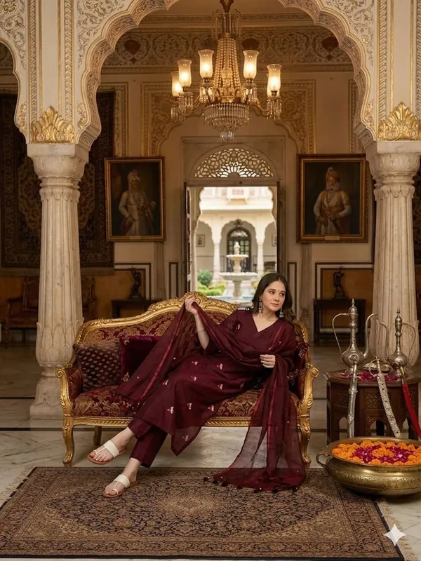 DD's_creation_Women_Kurti_Pant_Attached_Dupatta_Set_()