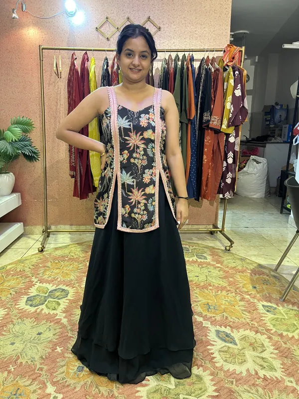 Black_Floral_Layered_Ethnic_Set_For_Women