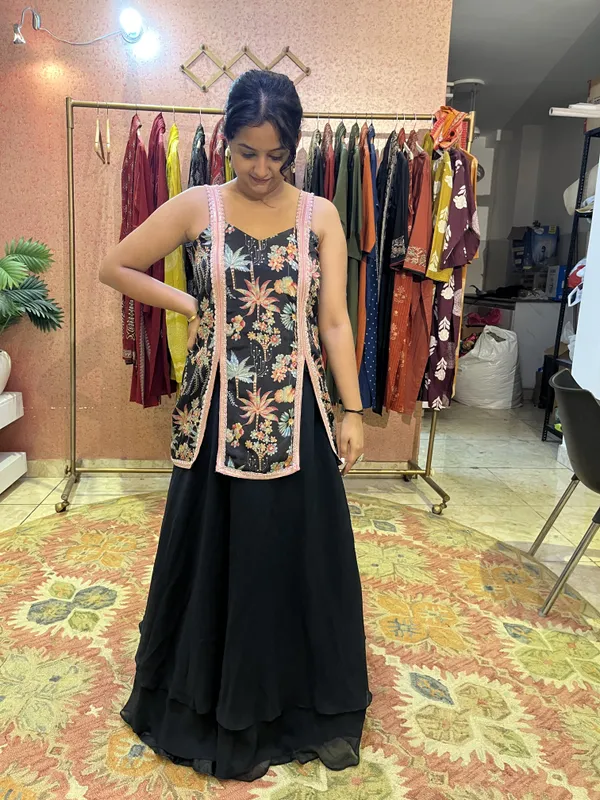 Black_Floral_Layered_Ethnic_Set_For_Women