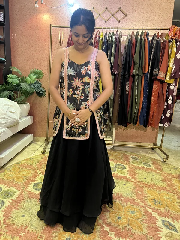Black_Floral_Layered_Ethnic_Set_For_Women