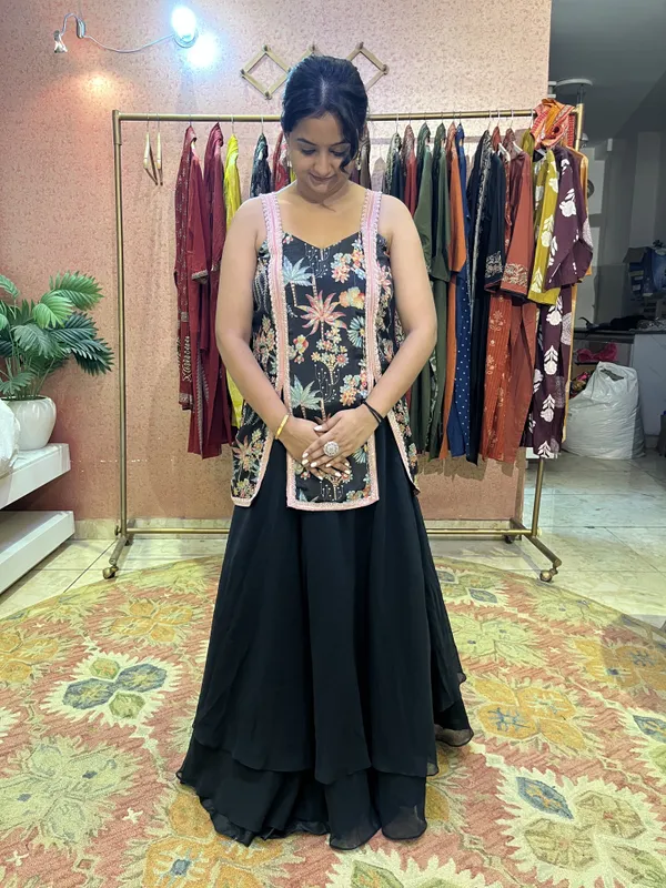 Black_Floral_Layered_Ethnic_Set_For_Women