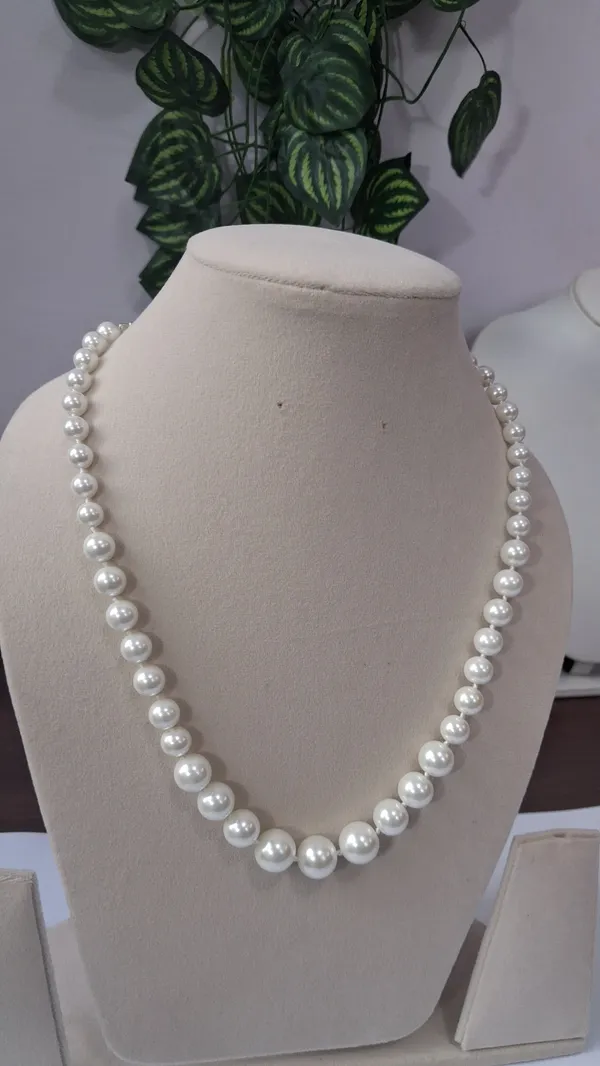 White_And_Gold_Pearl_Beads_Brass_Chain_Choker_Necklace_For_Women