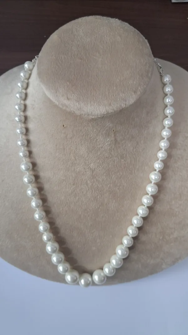 White_And_Gold_Pearl_Beads_Brass_Chain_Choker_Necklace_For_Women