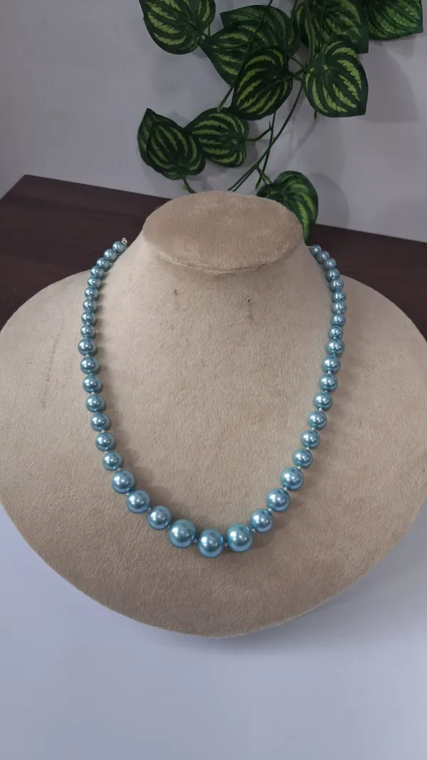 Elegant_Pearl_Beaded_Necklace