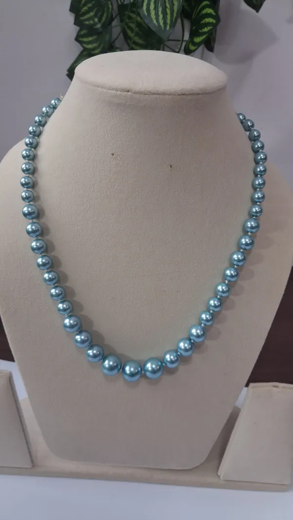 Elegant_Pearl_Beaded_Necklace