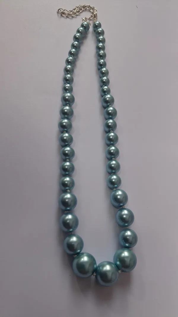 Elegant_Pearl_Beaded_Necklace