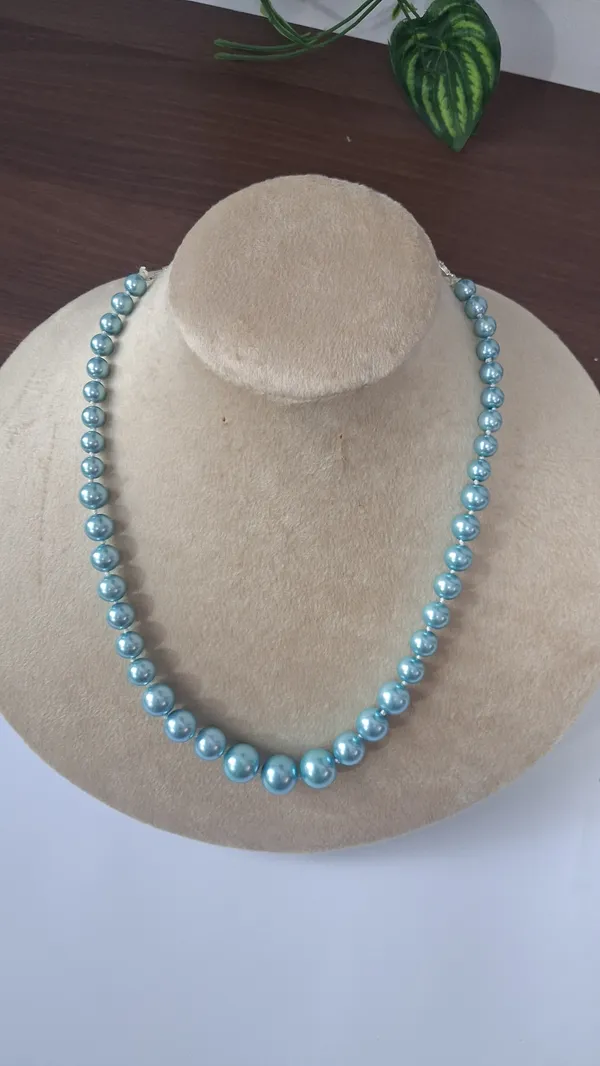 Elegant_Pearl_Beaded_Necklace