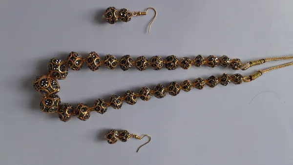Elegant_Zircon_Beaded_Necklace