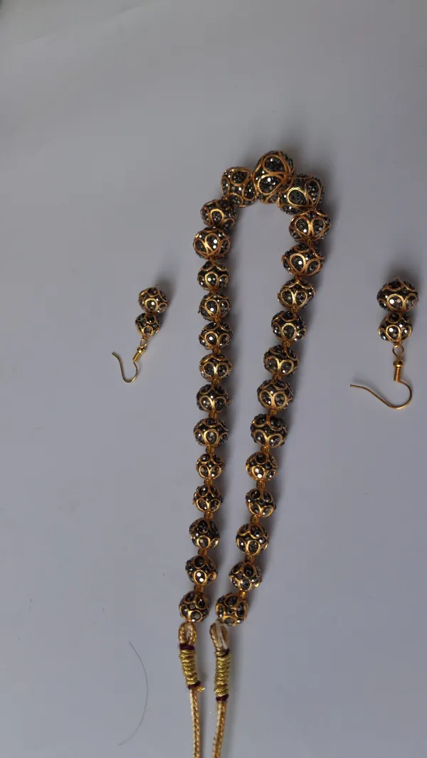Elegant_Zircon_Beaded_Necklace