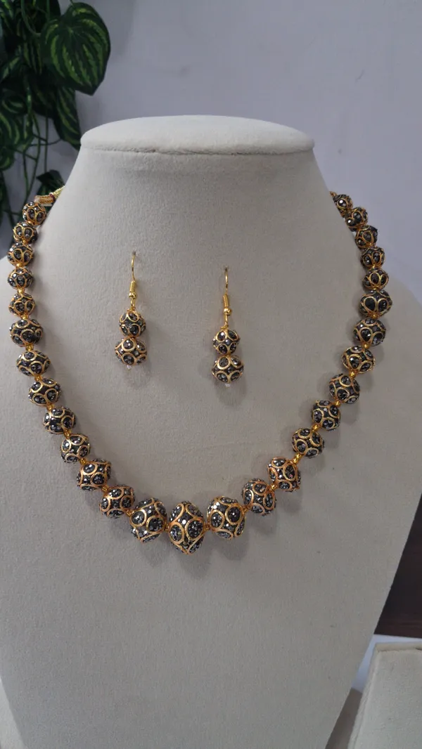Gold_Brass_Cubic_Zirconia_Beaded_Necklace_For_Women