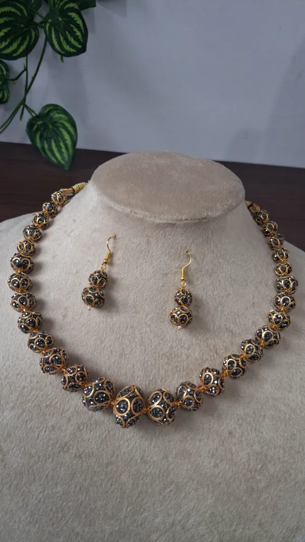 Gold_Brass_Cubic_Zirconia_Beaded_Necklace_For_Women