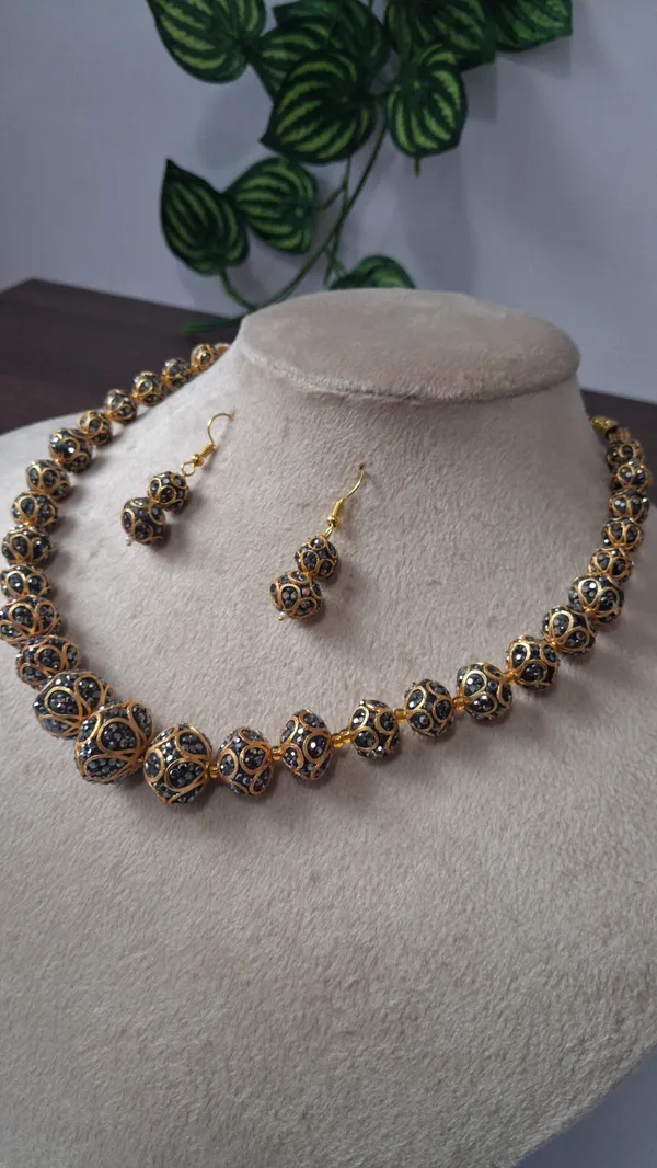 Gold_Brass_Cubic_Zirconia_Beaded_Necklace_For_Women