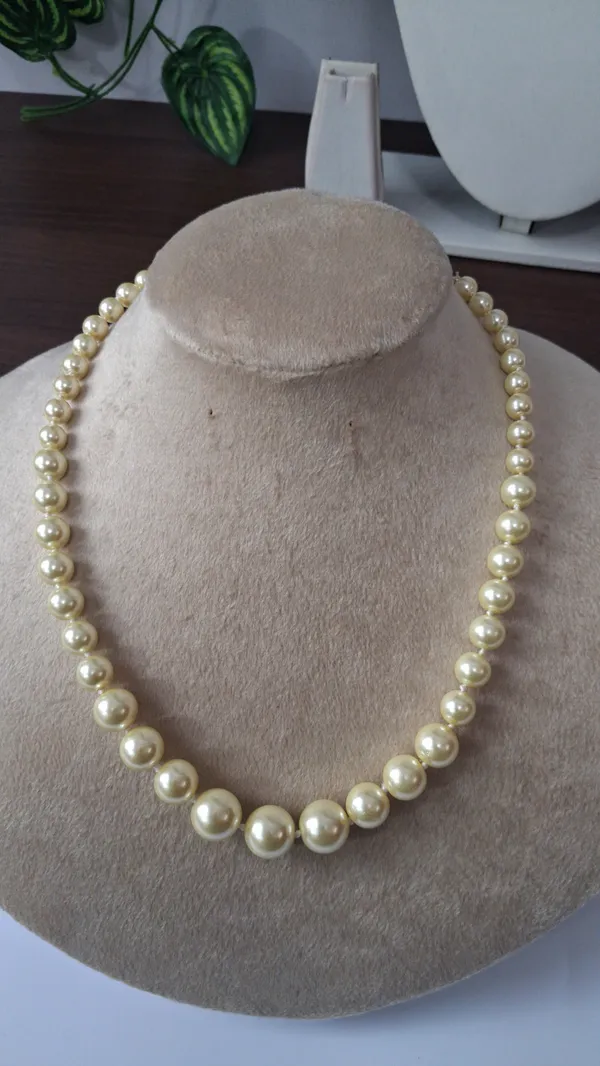 White_And_Gold_Pearl_Beads_Brass_Chain_Necklace_For_Women