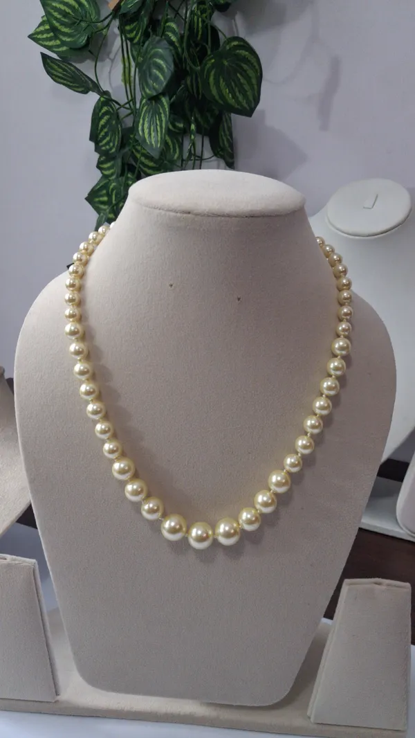 White_And_Gold_Pearl_Beads_Brass_Chain_Necklace_For_Women