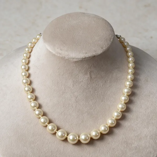 White_And_Gold_Pearl_Beads_Brass_Chain_Necklace_For_Women