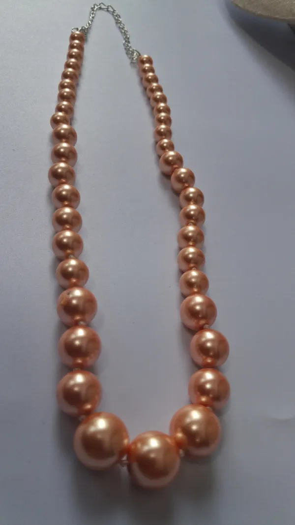 Elegant_Pearl_Chain_Necklace