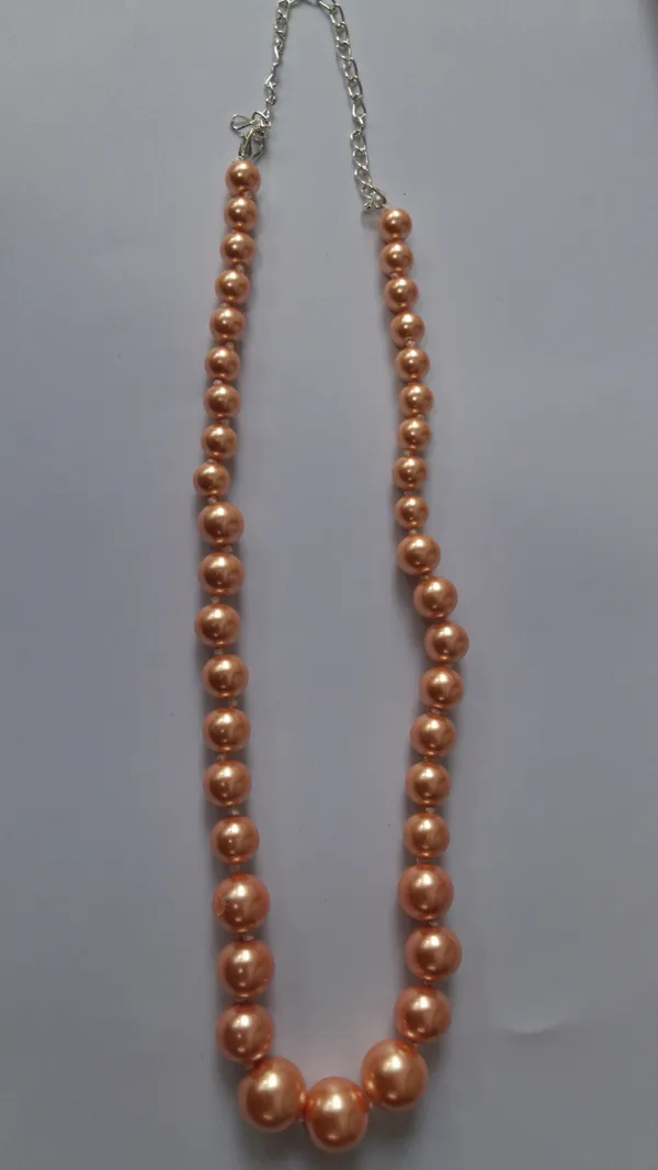 Elegant_Pearl_Chain_Necklace