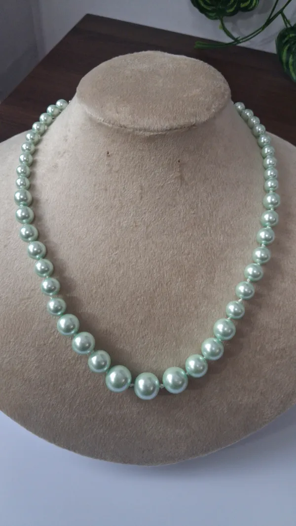 White_And_Gold_Pearl_Beads_Brass_Chain_Minimal_Necklace_For_Women