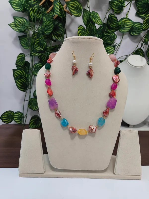 Classic_Natural_Quartz_Mother_of_Pearl_Necklace