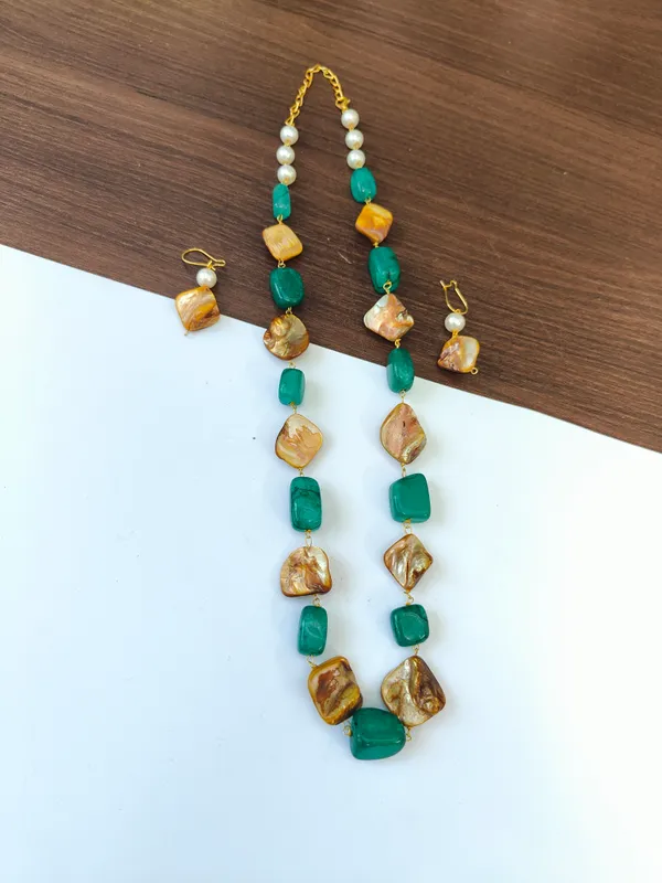 Elegant_Natural_Quartz_Mother_of_Pearl_Necklace
