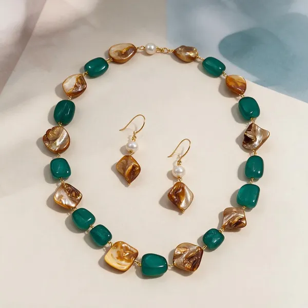 Gold_And_White_Natural_Quartz_Mother_Of_Pearl_Beaded_Necklace_For_Women