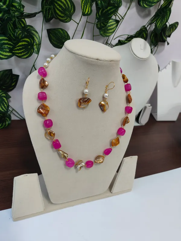 Designer_Natural_Quartz_Mother_of_Pearl_Necklace