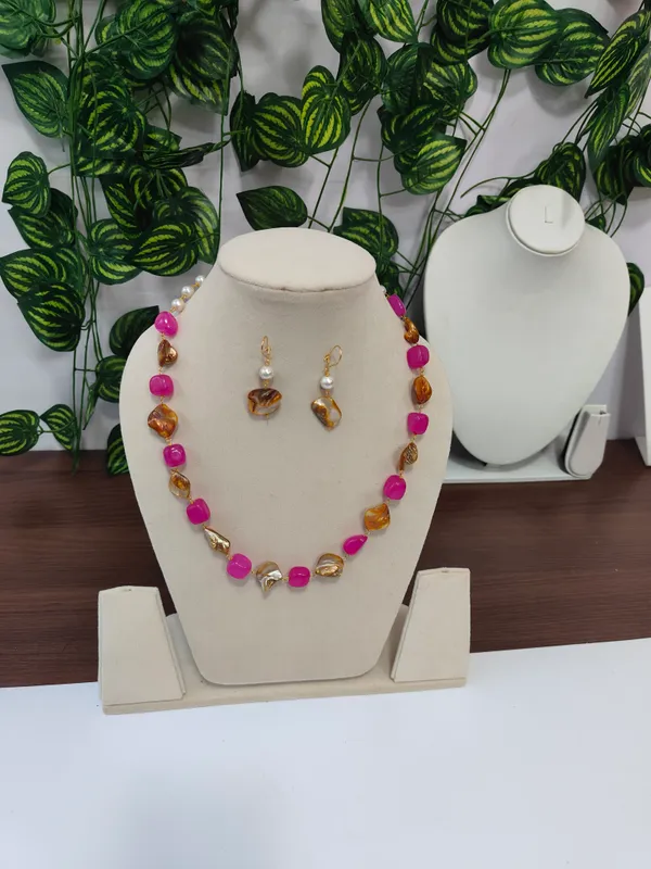Designer_Natural_Quartz_Mother_of_Pearl_Necklace