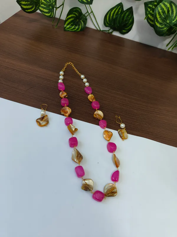Designer_Natural_Quartz_Mother_of_Pearl_Necklace
