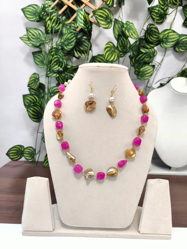 Designer_Natural_Quartz_Mother_of_Pearl_Necklace