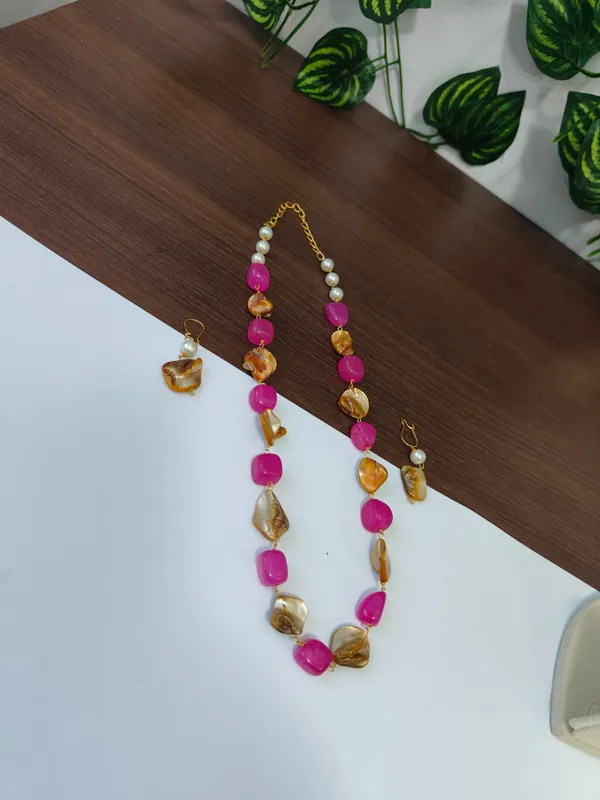 Gold_And_White_Natural_Quartz_Mother_Of_Pearl_Brass_Necklace_For_Women
