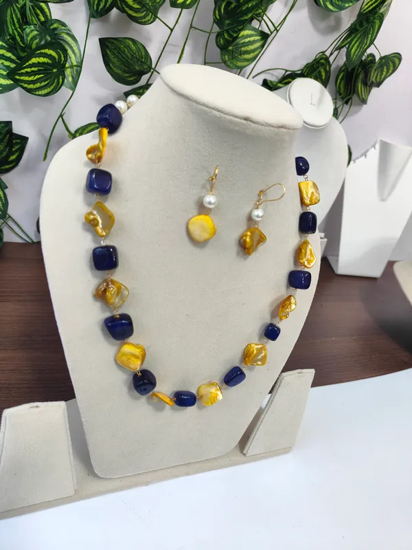 Gold_And_White_Natural_Quartz_Mother_Of_Pearl_Pearl_Necklace_For_Women