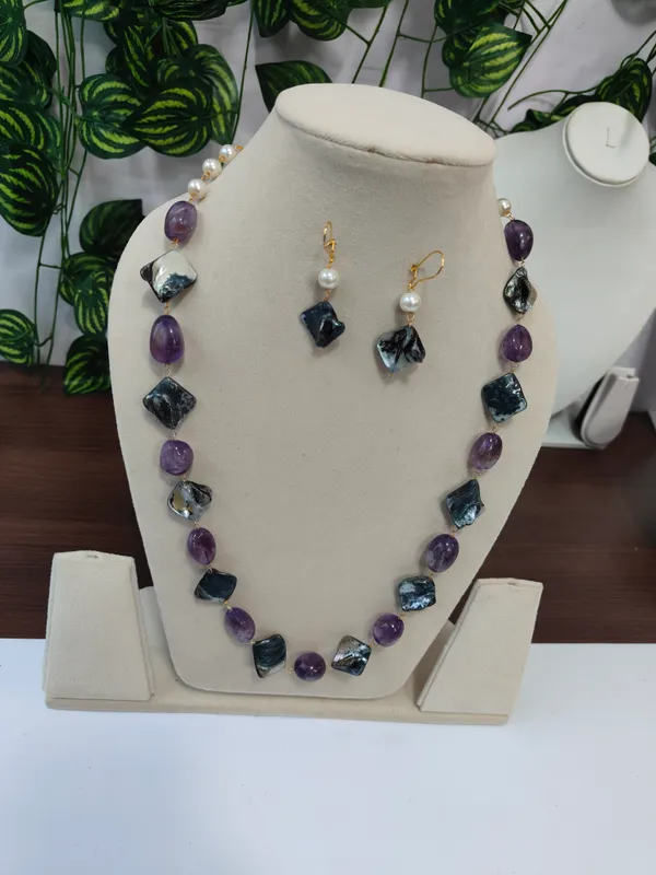 Elegant_Amethyst_Mother_of_Pearl_Necklace