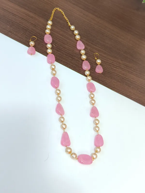Gold_And_White_Natural_Quartz_Pearl_Brass_Necklace_For_Women
