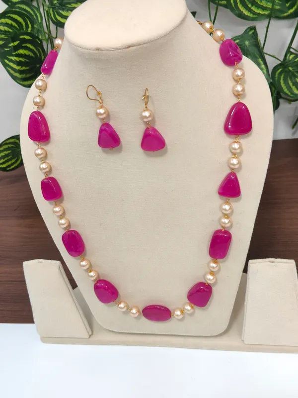 Elegant_Natural_Quartz_Pearl_Necklace