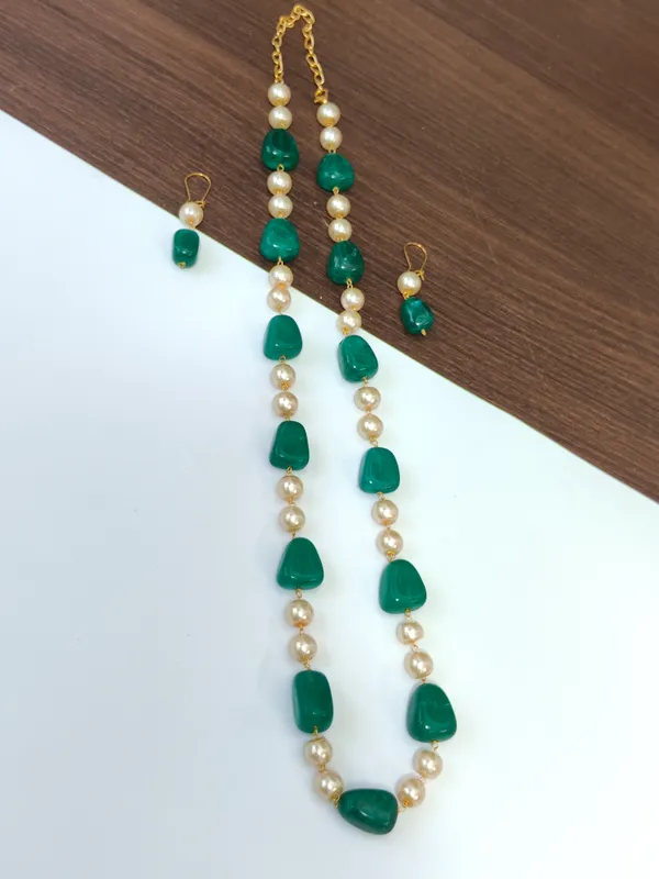 Gold_And_White_Natural_Quartz_Pearl_Brass_Necklace_For_Women