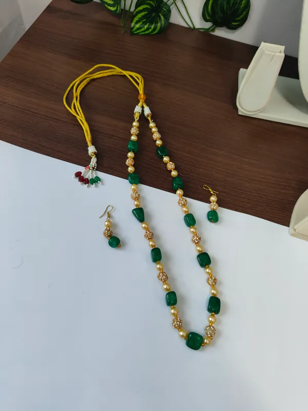 Elegant_Natural_Stone_Beaded_Necklace