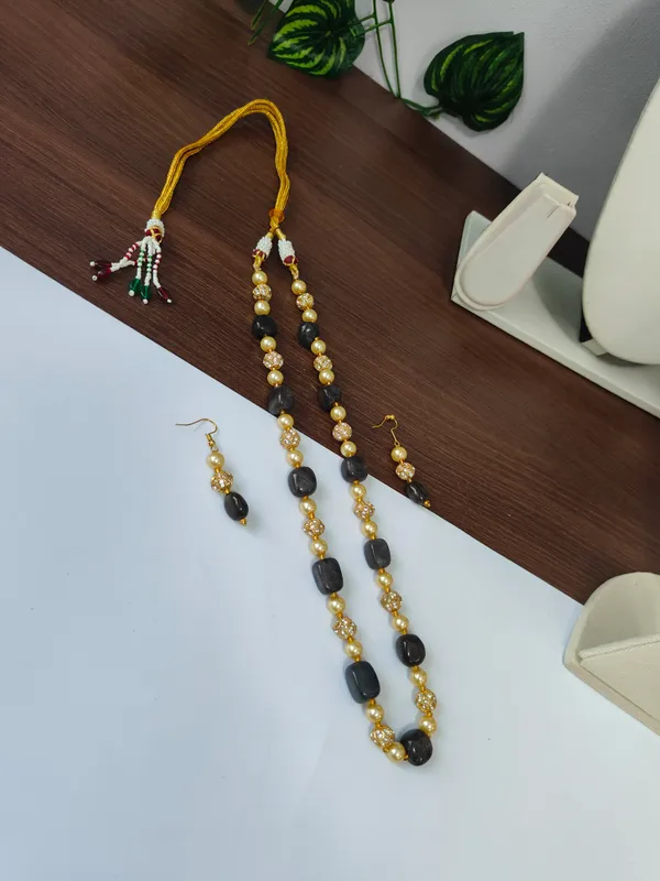 Classic_Natural_Stone_Beaded_Necklace